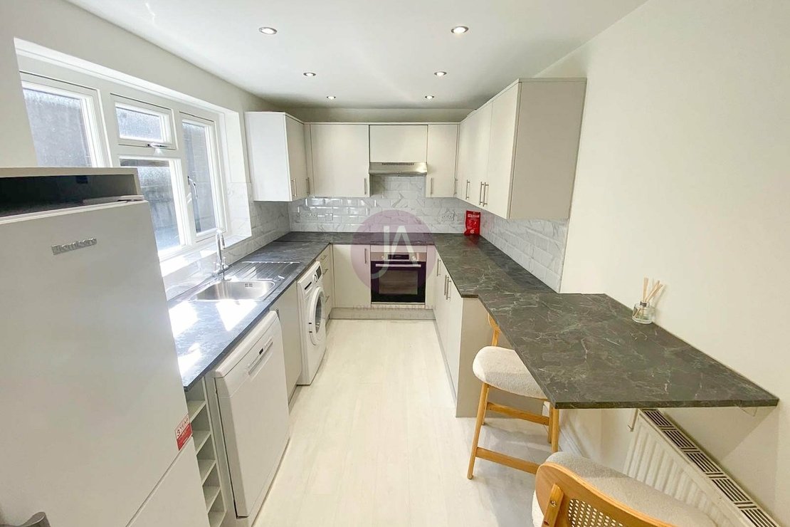 3 bedroom Maisonette to rent in Portobello Road-view5