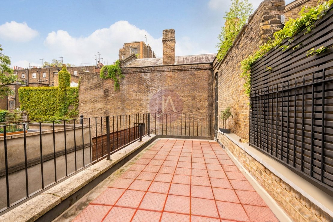 3 bedroom Maisonette to rent in Portobello Road-view2