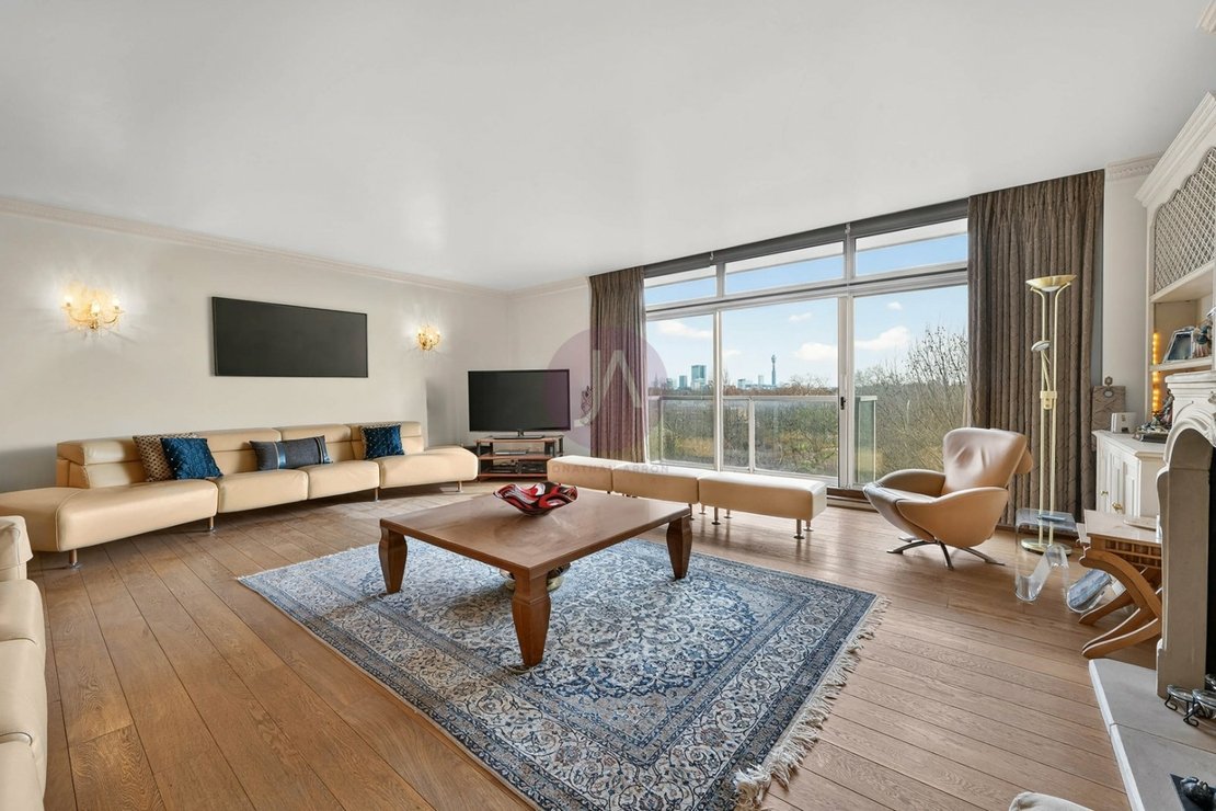 4 bedroom Flat to rent in Prince Albert Court-view5