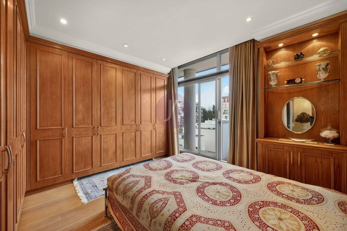 4 bedroom Flat to rent in Prince Albert Court-view9