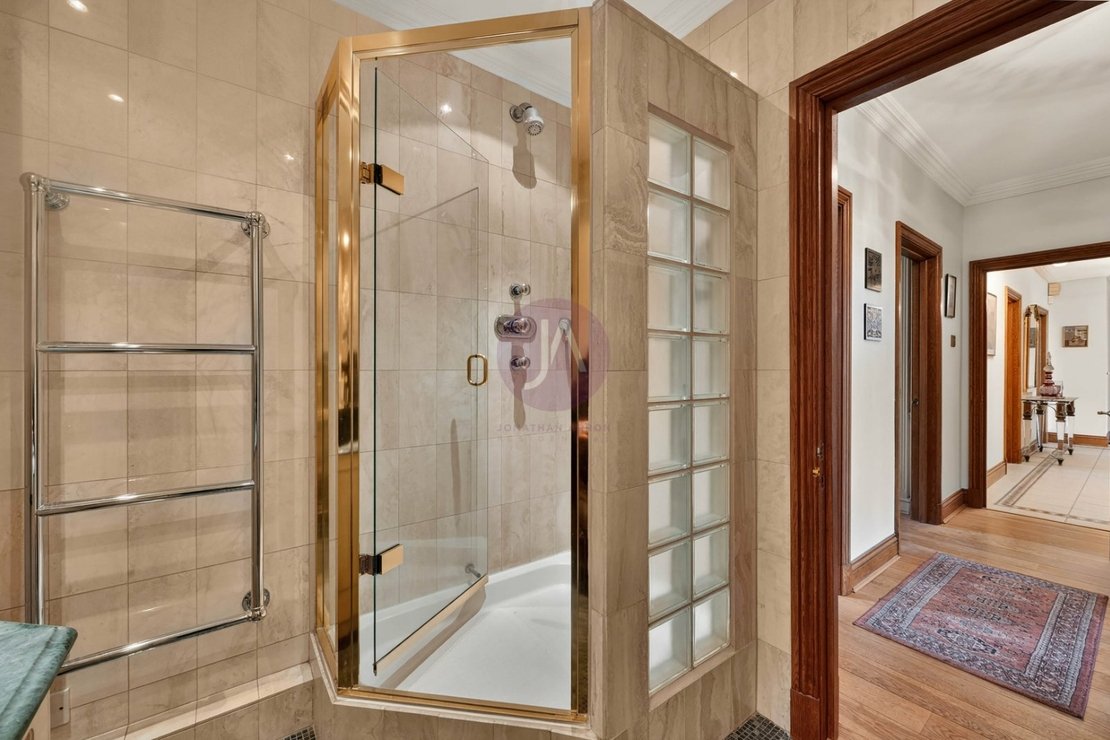 4 bedroom Flat to rent in Prince Albert Court-view11