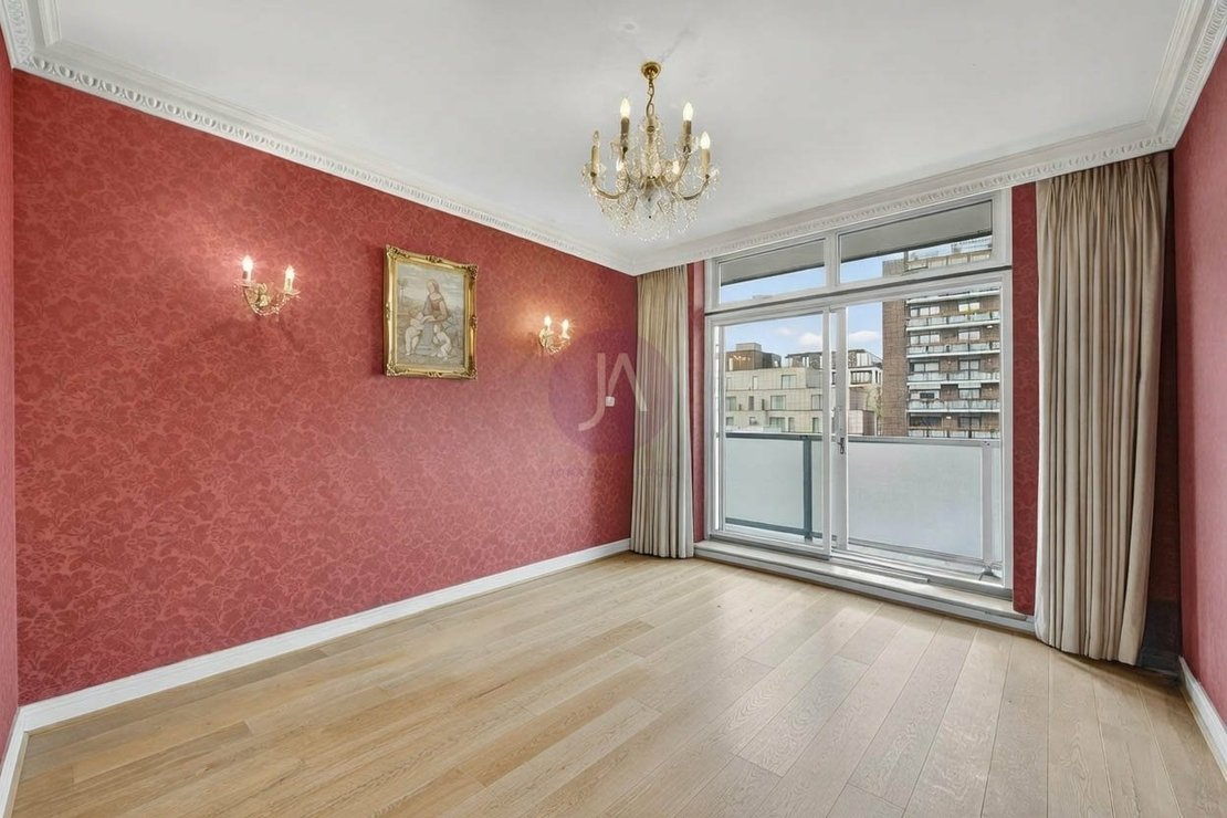 4 bedroom Flat to rent in Prince Albert Court-view7