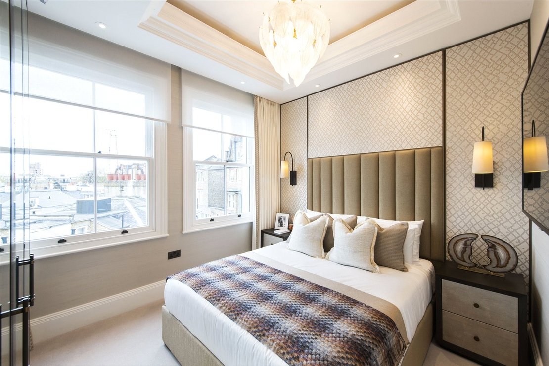 2 bedroom Flat to rent in Prince of Wales Terrace-view4
