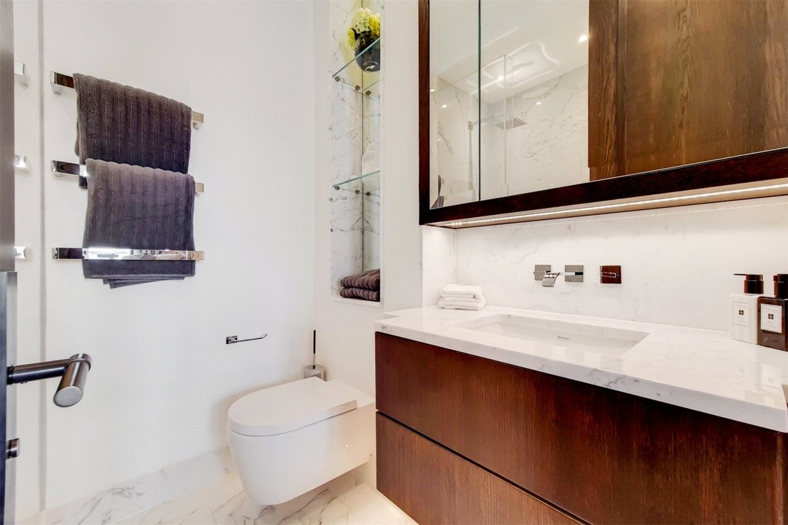 2 bedroom Flat to rent in Prince of Wales Terrace-view6