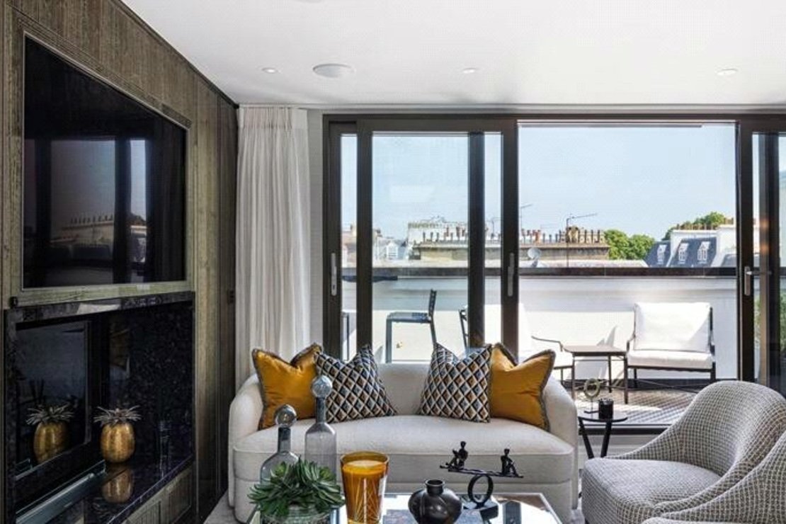 3 bedroom Flat to rent in Prince of Wales Terrace-view3