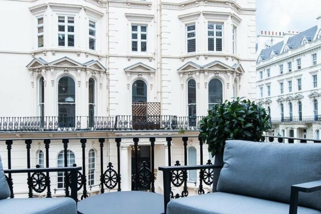 2 bedroom Flat to rent in Prince of Wales Terrace-view8