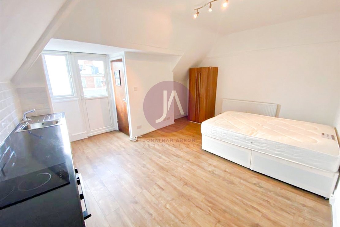 Flat to rent in Princes Avenue-view4