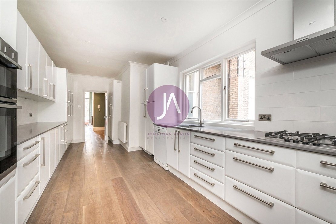 2 bedroom Flat to rent in Randolph Avenue-view10