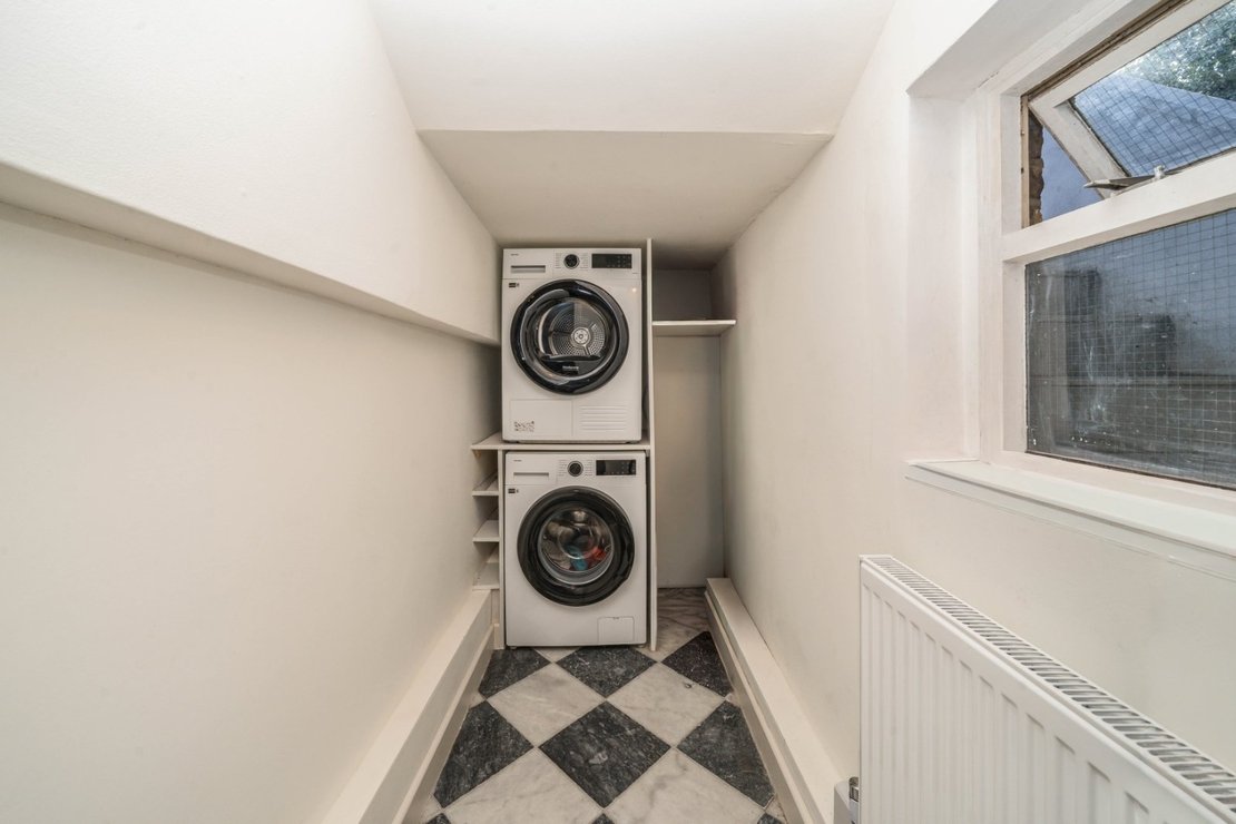 2 bedroom Flat to rent in Randolph Avenue-view18