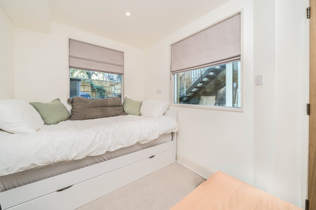 2 bedroom Flat to rent in Randolph Avenue-view11