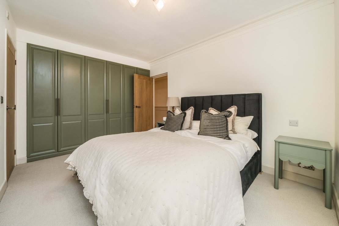 2 bedroom Flat to rent in Randolph Avenue-view9