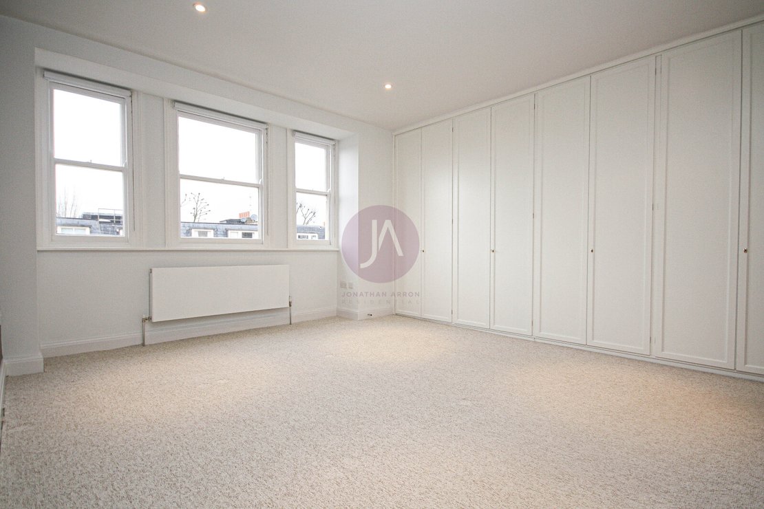 2 bedroom Flat to rent in Randolph Crescent-view4