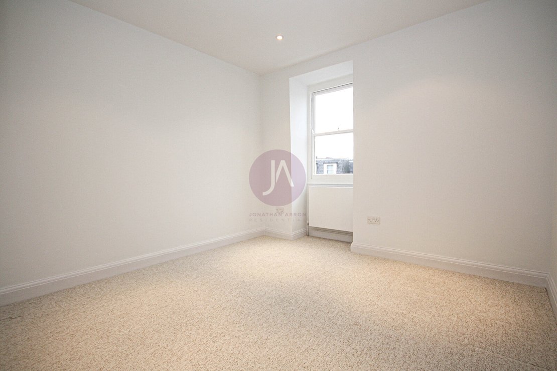 2 bedroom Flat to rent in Randolph Crescent-view6