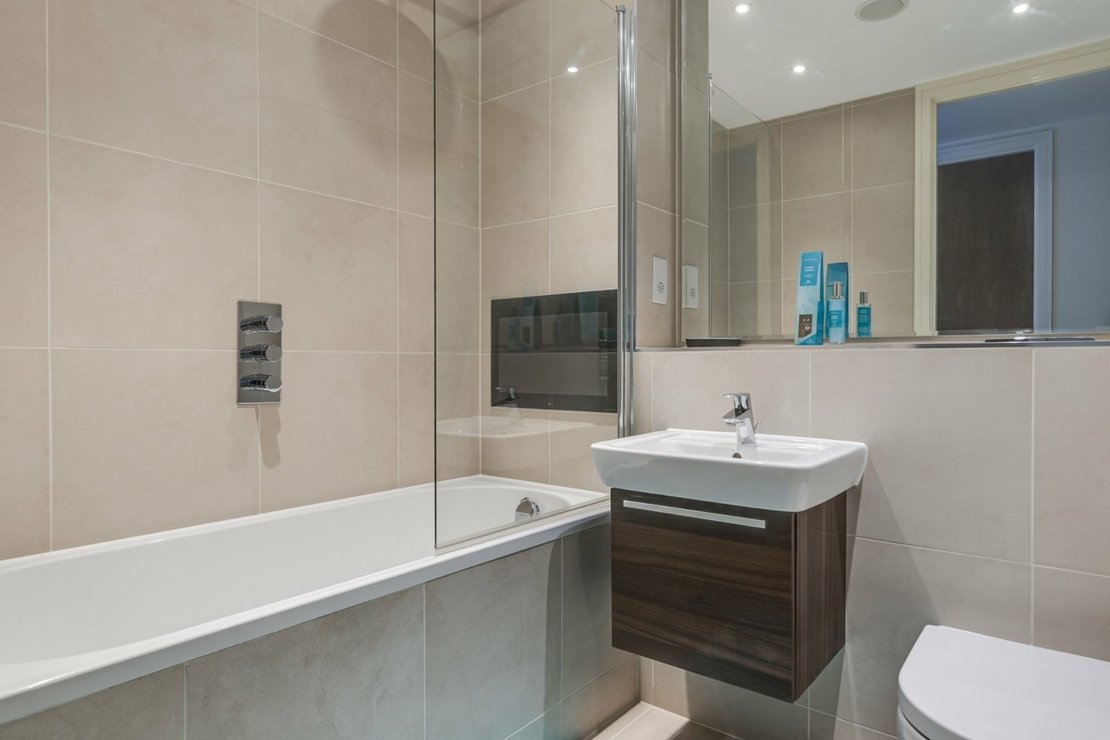 2 bedroom Flat to rent in Regis Place-view7