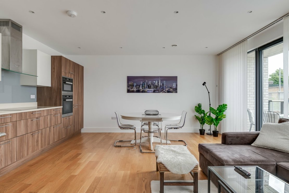 2 bedroom Flat to rent in Regis Place-view12