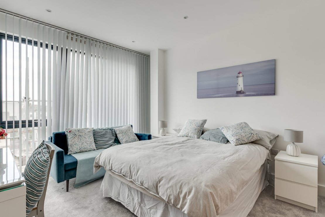 2 bedroom Flat to rent in Regis Place-view5