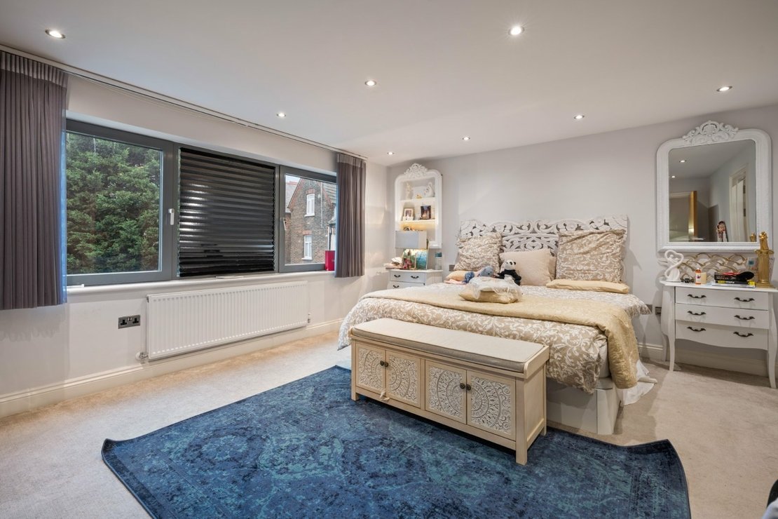 4 bedroom Maisonette to rent in Ridge Road-view4