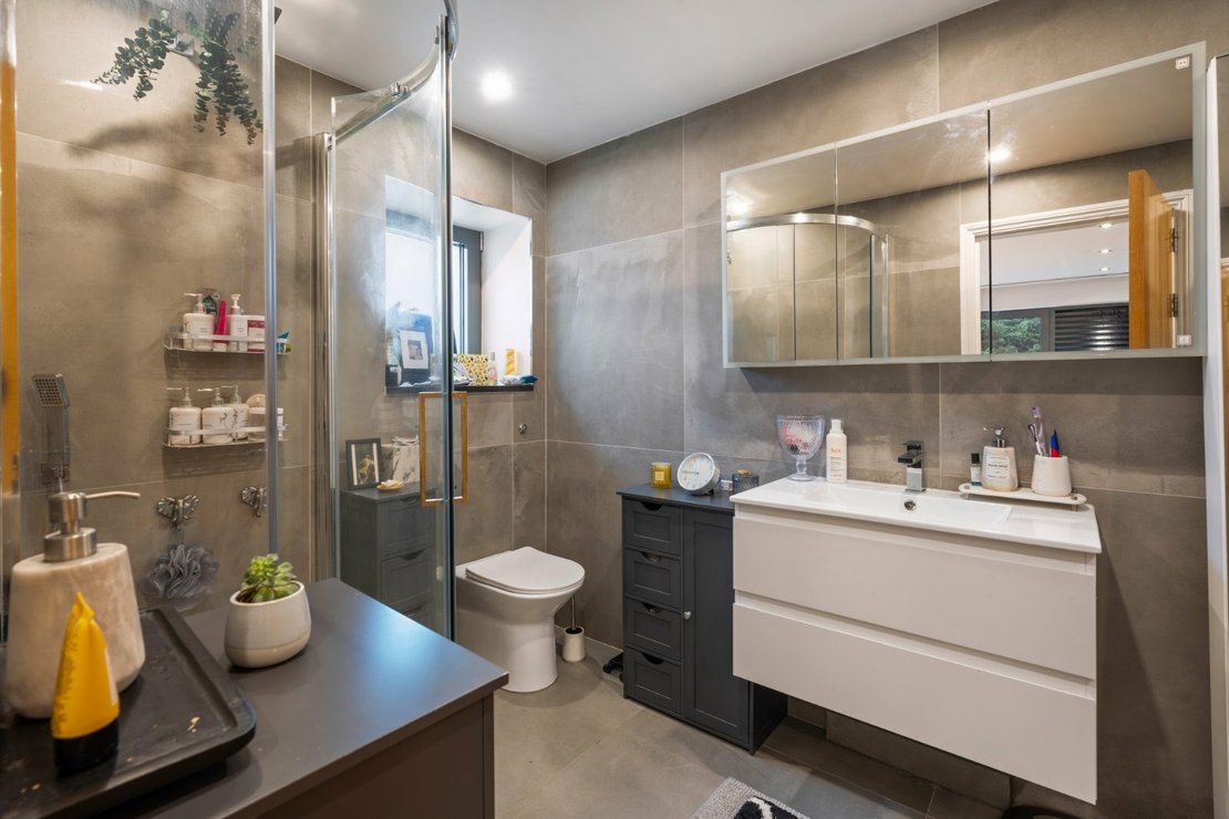 4 bedroom Maisonette to rent in Ridge Road-view5