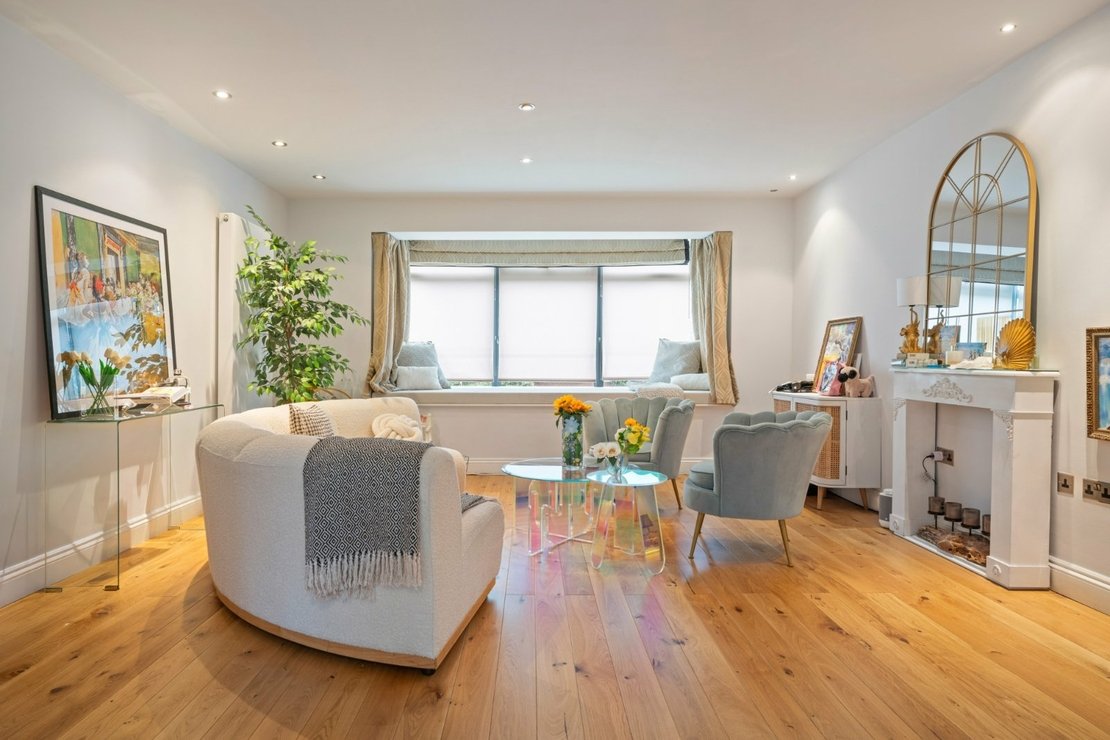 4 bedroom Maisonette to rent in Ridge Road-view3