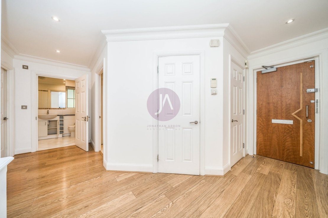 3 bedroom Flat to rent in Rochester Court-view12
