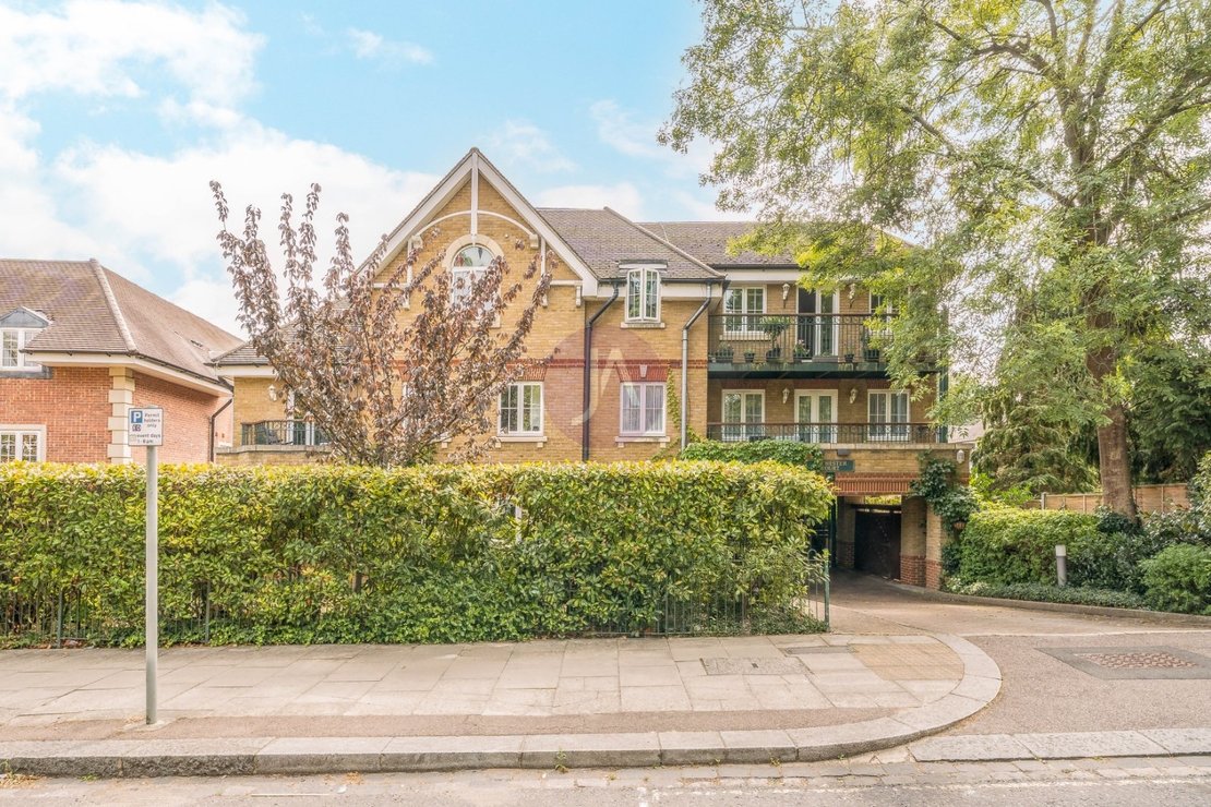 3 bedroom Flat to rent in Rochester Court-view18