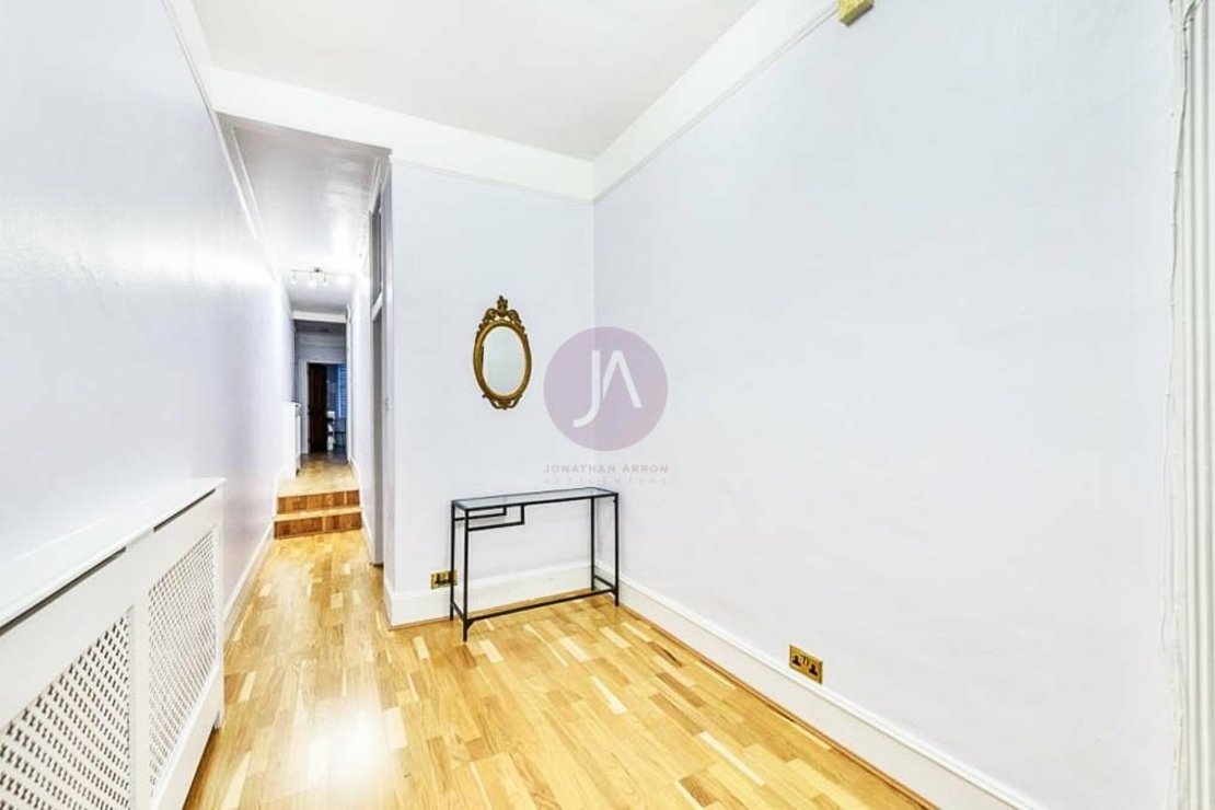 3 bedroom Flat to rent in Rosemary Court-view9