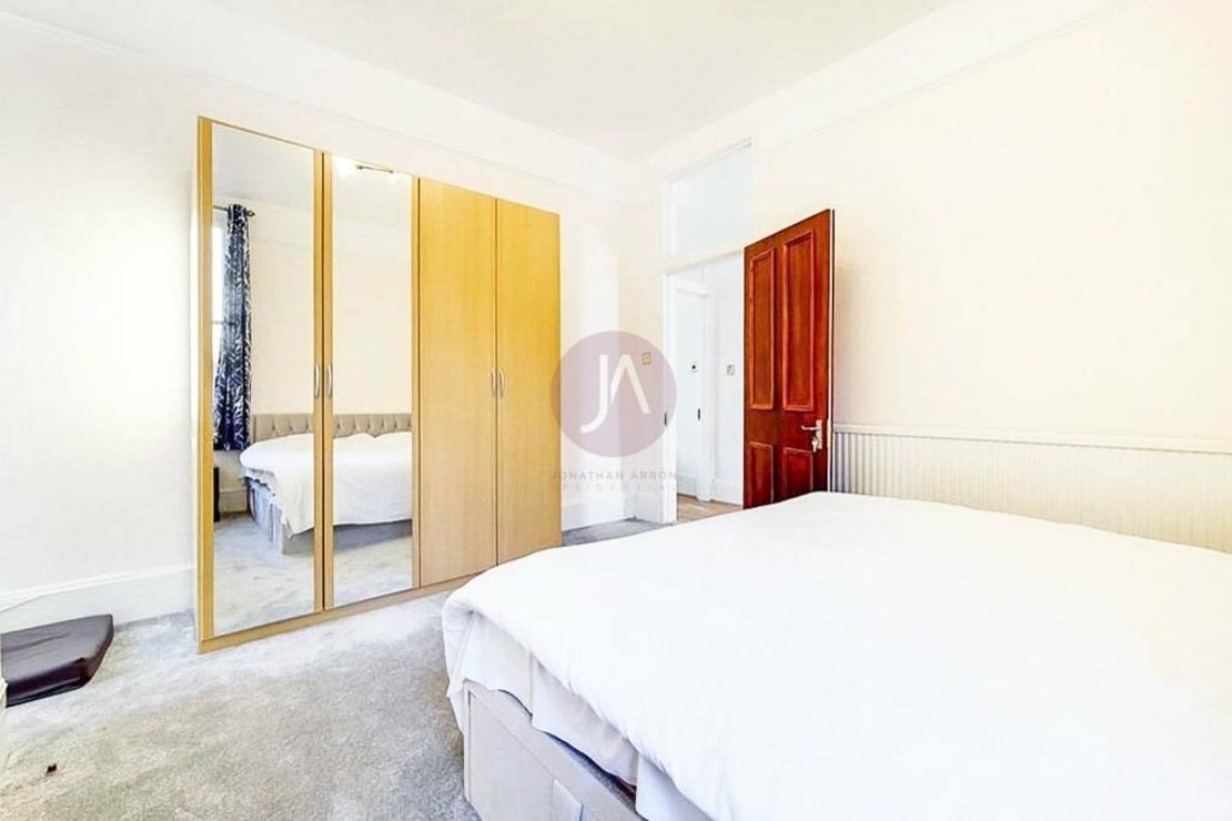 3 bedroom Flat to rent in Rosemary Court-view7