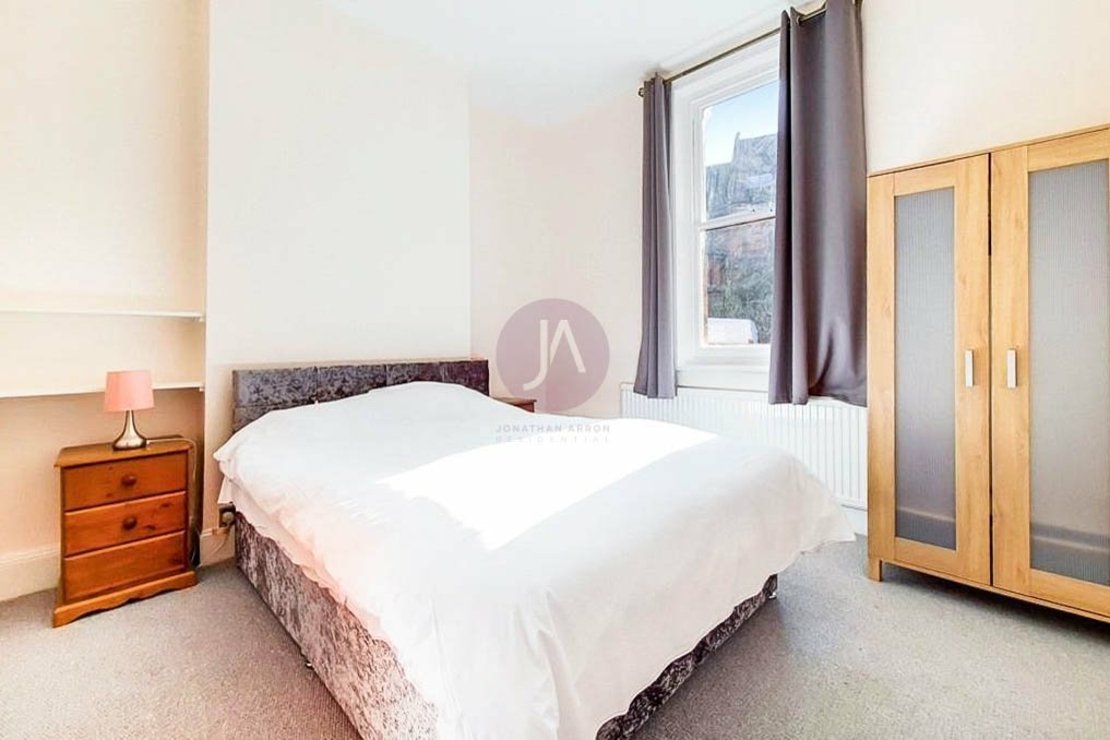 3 bedroom Flat to rent in Rosemary Court-view8