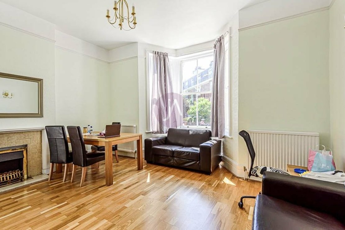 3 bedroom Flat to rent in Rosemary Court-view3