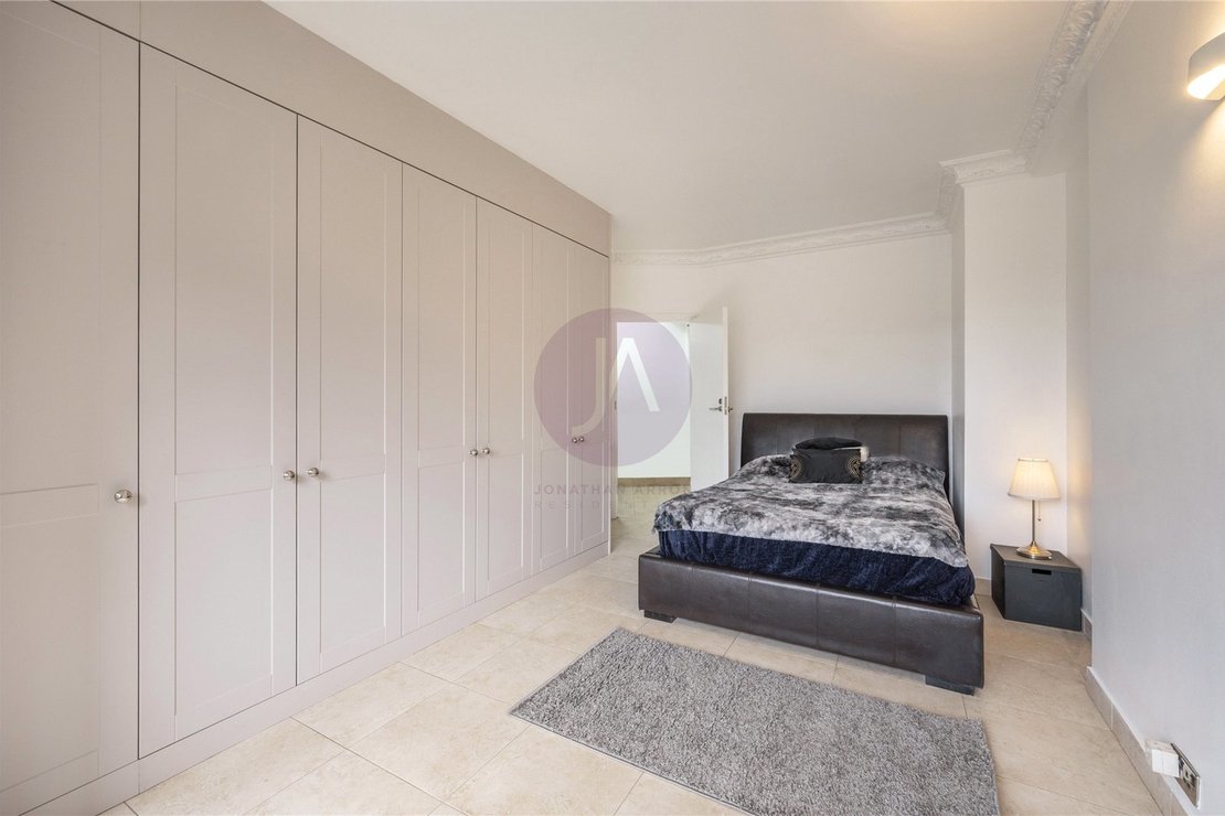 1 bedroom Flat to rent in Rossmore Court-view7