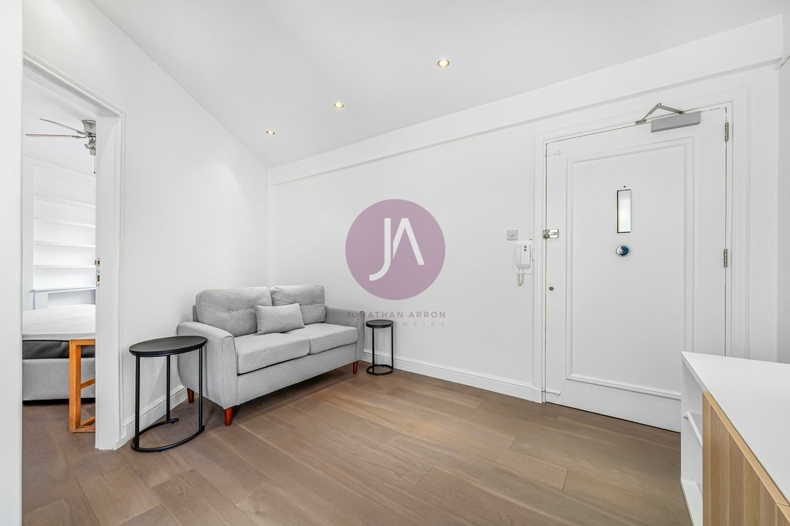 2 bedroom Flat to rent in Rossmore Court-view3