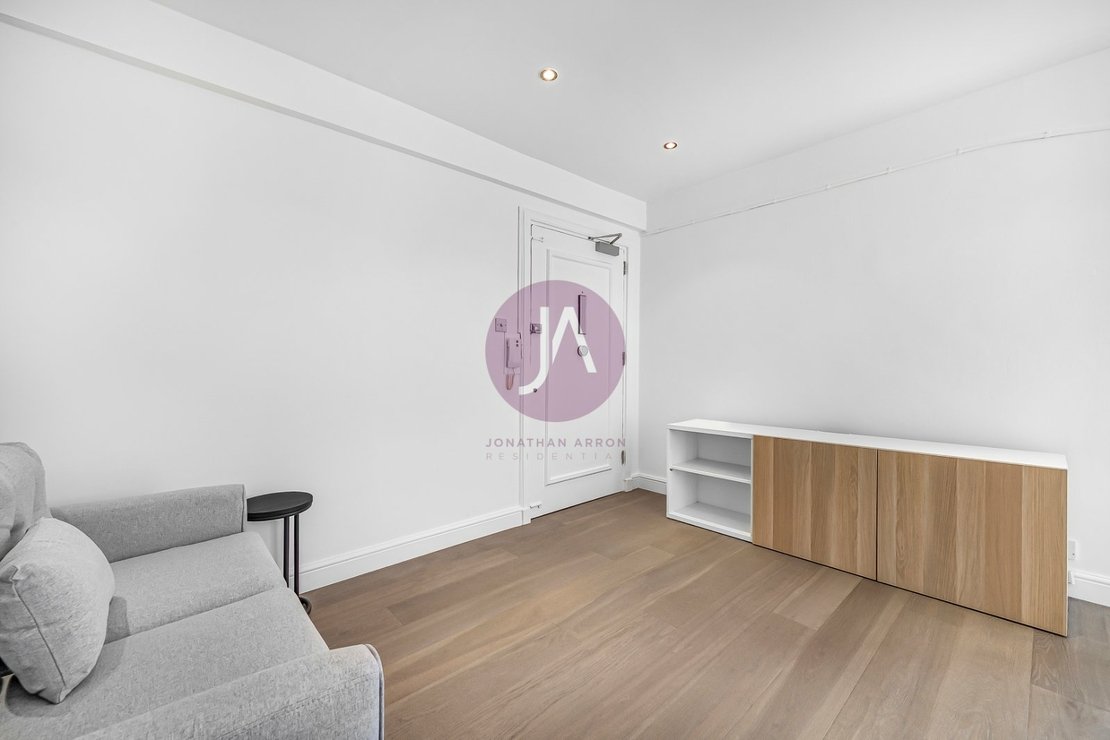 2 bedroom Flat to rent in Rossmore Court-view5