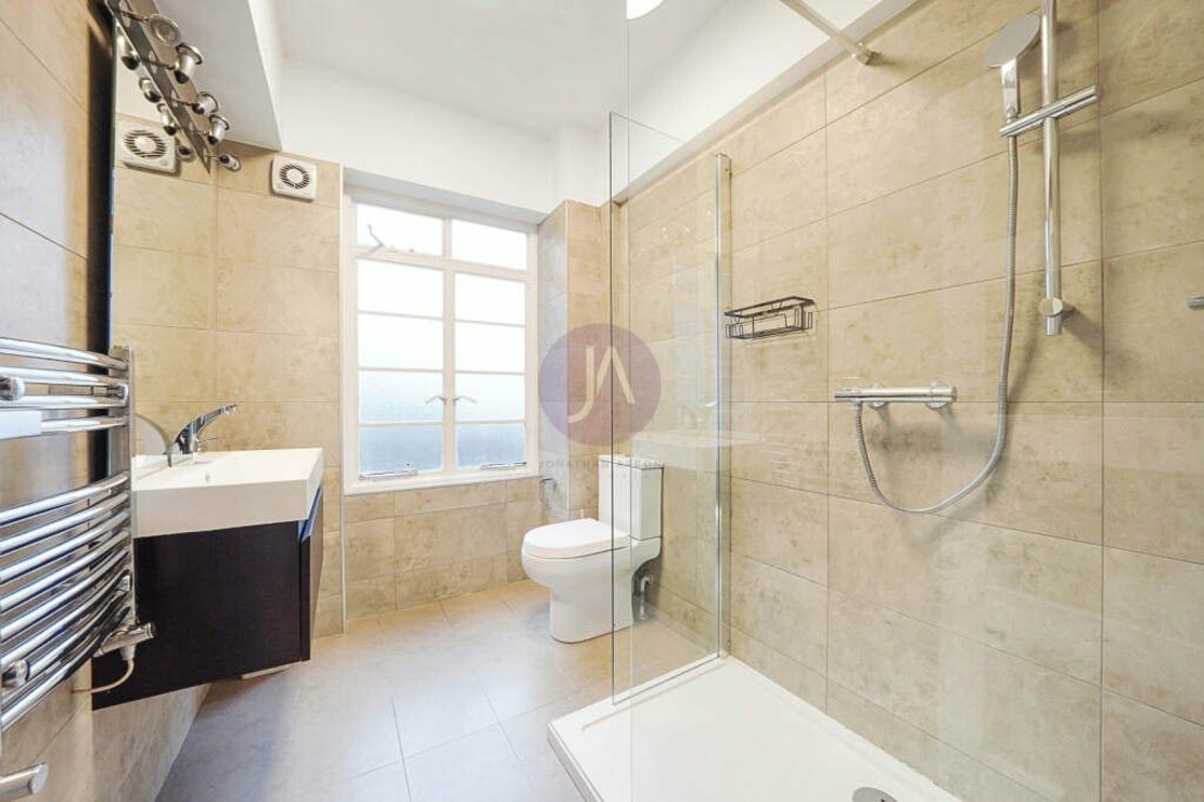 1 bedroom Flat to rent in Rossmore Court-view5