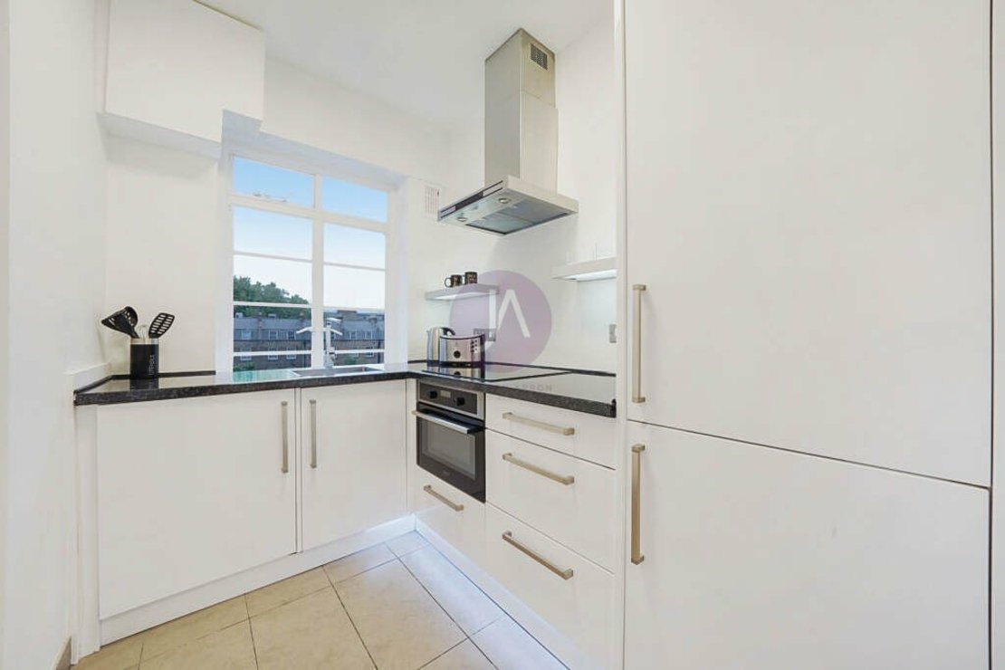 1 bedroom Flat to rent in Rossmore Court-view3
