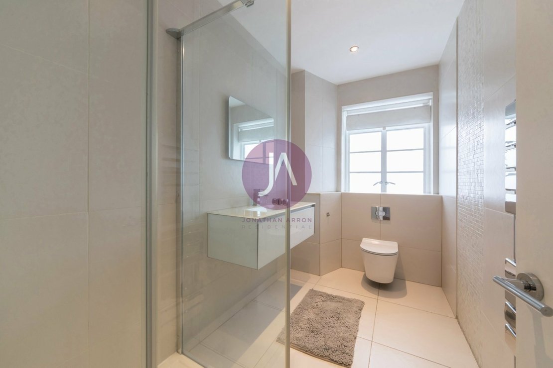 4 bedroom Flat to rent in Rossmore Court-view11
