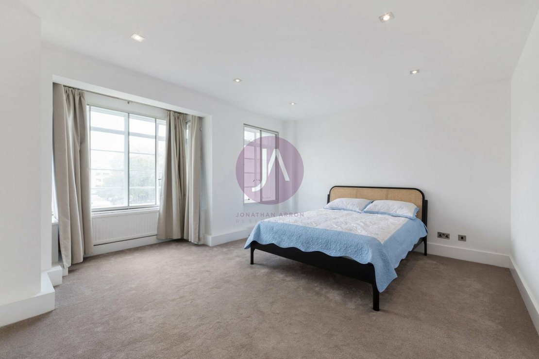 4 bedroom Flat to rent in Rossmore Court-view6