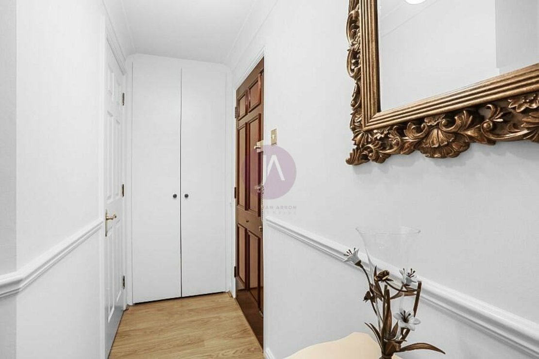 2 bedroom Flat to rent in Rushmore House-view13