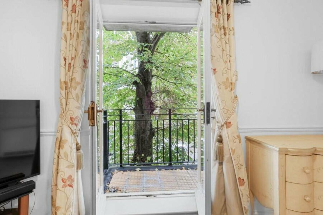 2 bedroom Flat to rent in Rushmore House-view12