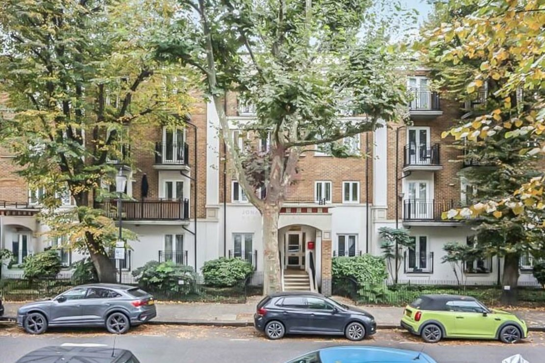 2 bedroom Flat to rent in Rushmore House-view2