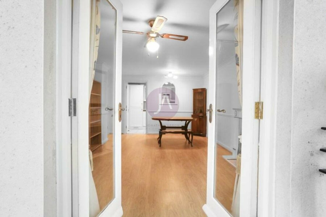 2 bedroom Flat to rent in Rushmore House-view15