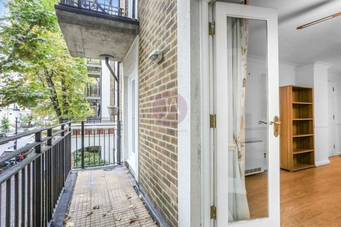 2 bedroom Flat to rent in Rushmore House-view11