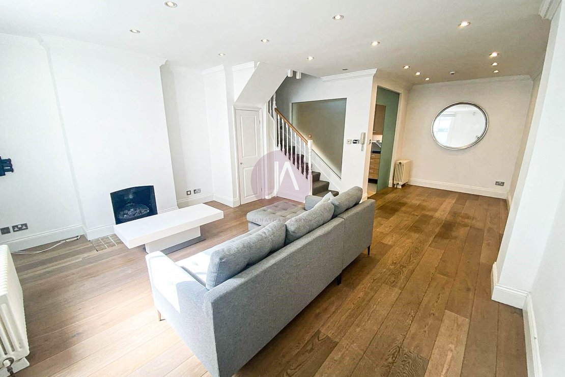 3 bedroom House to rent in Ryders Terrace-view10
