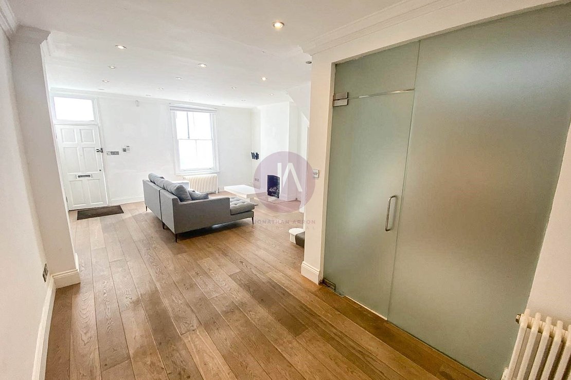 3 bedroom House to rent in Ryders Terrace-view12