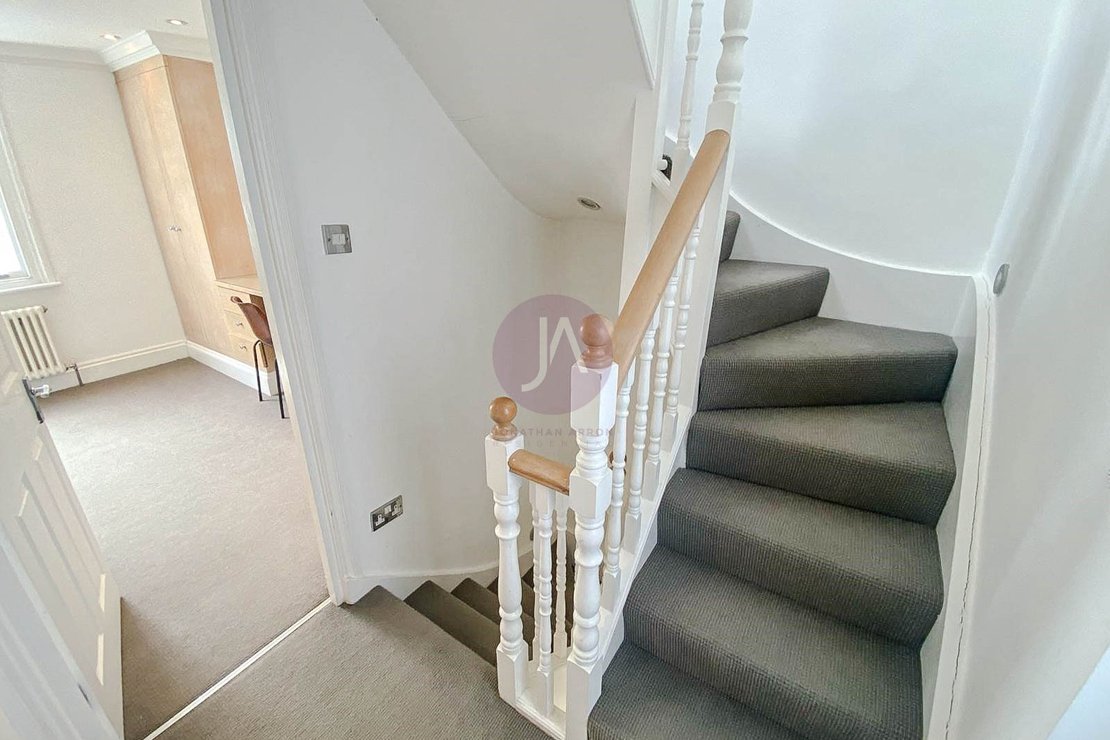 3 bedroom House to rent in Ryders Terrace-view14