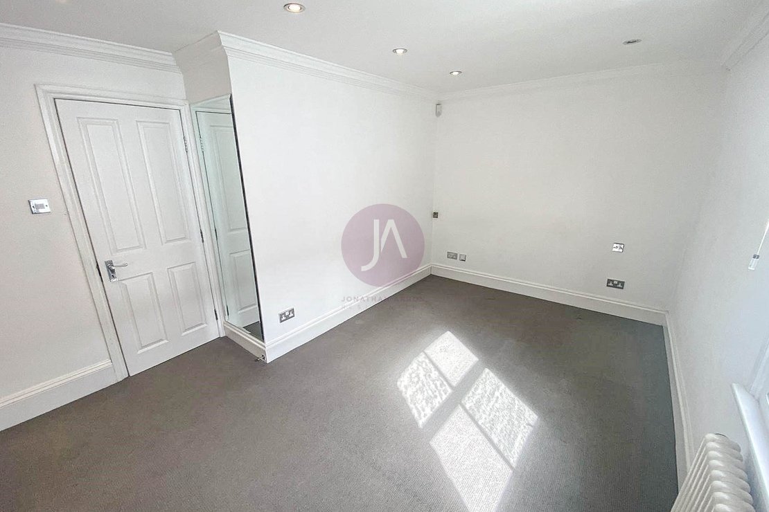 3 bedroom House to rent in Ryders Terrace-view7