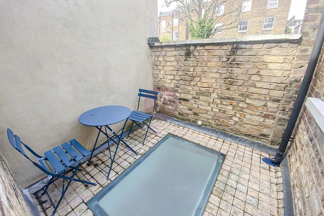 3 bedroom House to rent in Ryders Terrace-view3