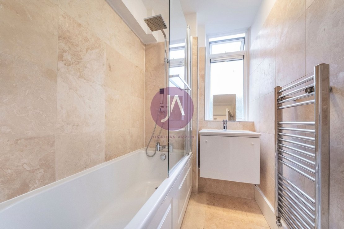 2 bedroom Flat to rent in Sherlock Court-view5