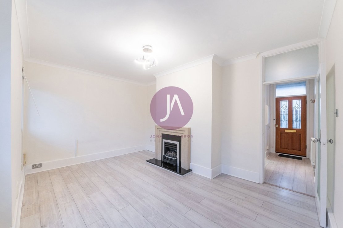 2 bedroom Flat to rent in Sherlock Court-view3