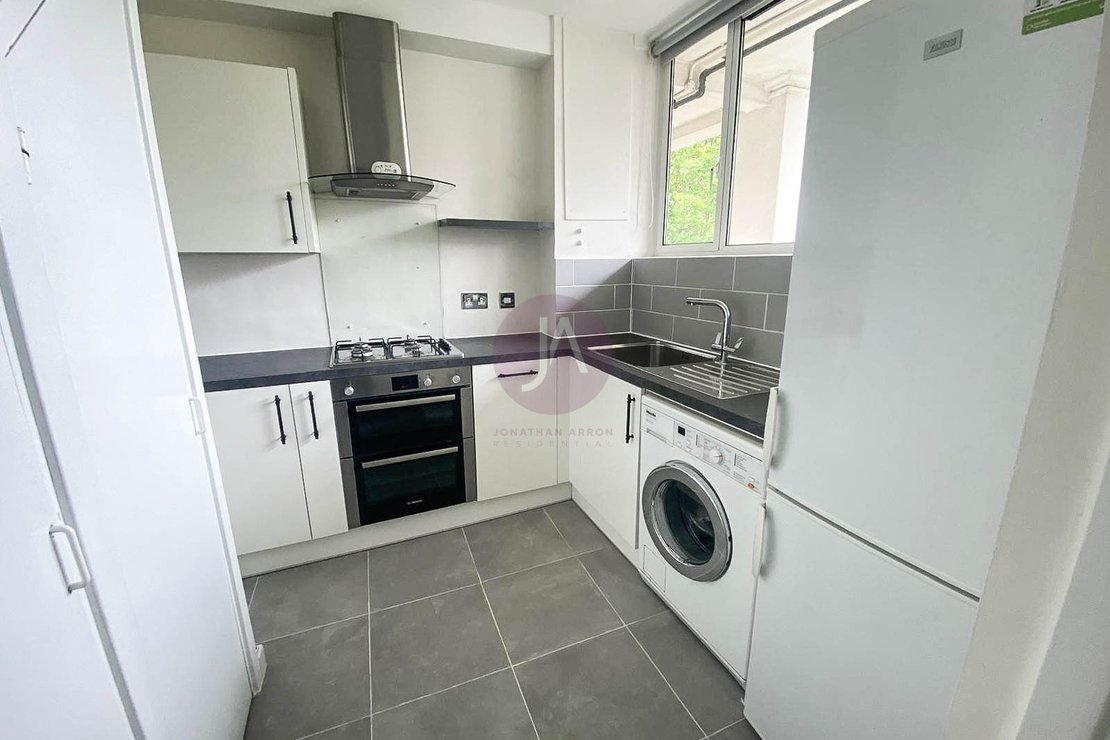 2 bedroom Flat to rent in Sherlock Court-view2