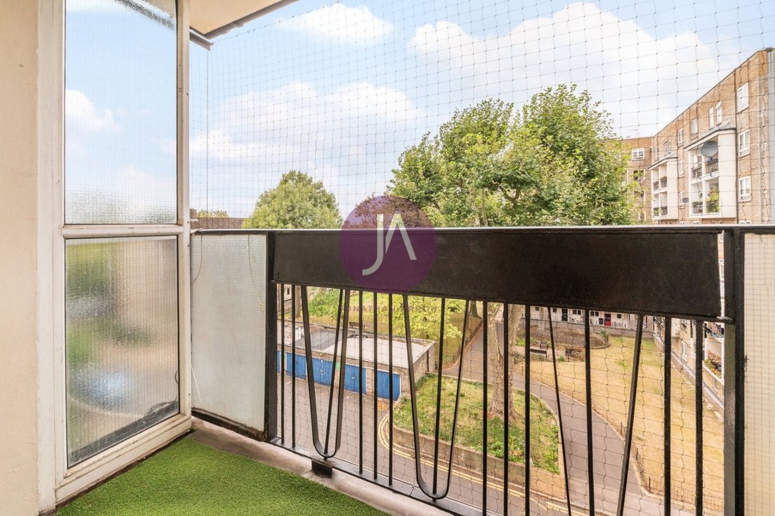2 bedroom Flat to rent in Sherlock Court-view6